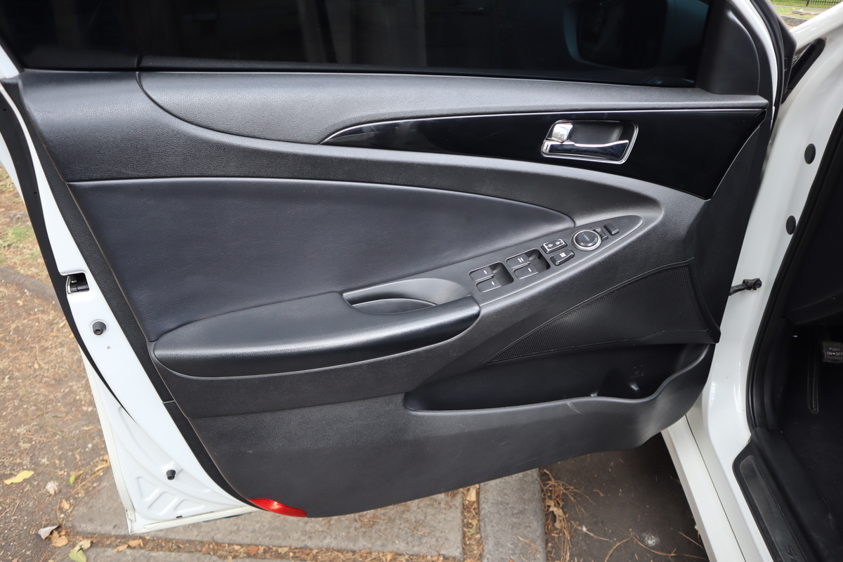 
								Hyundai Sonata I45 2.4 AT full									