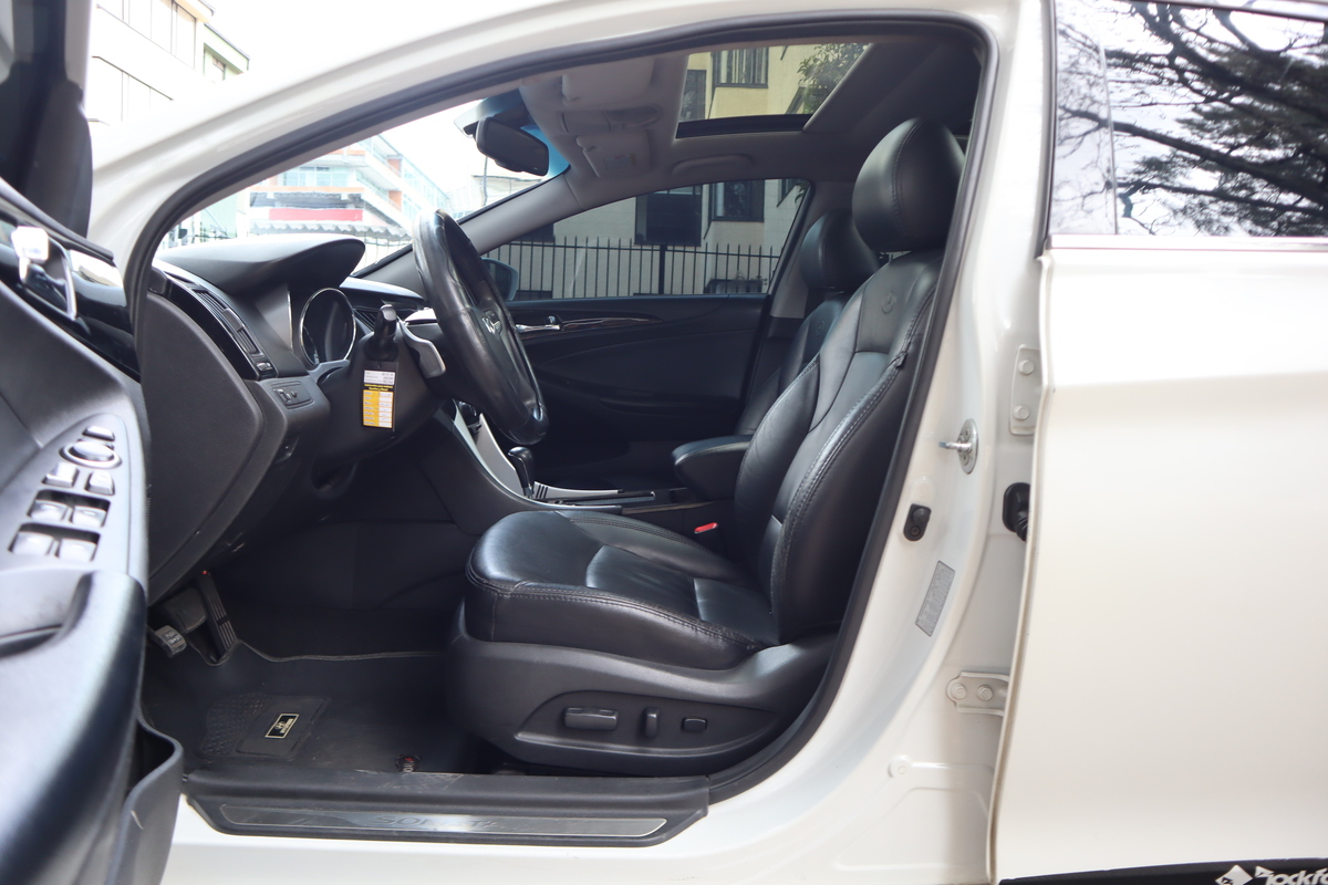 
								Hyundai Sonata I45 2.4 AT full									