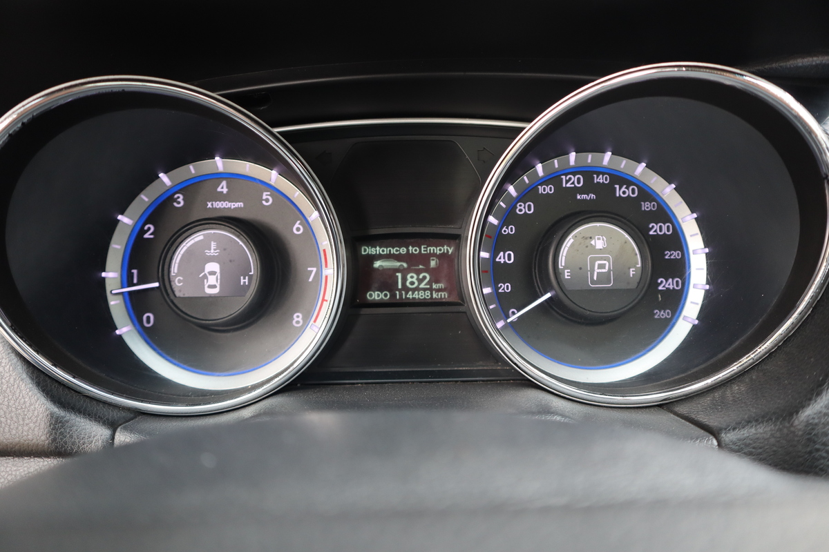 
								Hyundai Sonata I45 2.4 AT full									