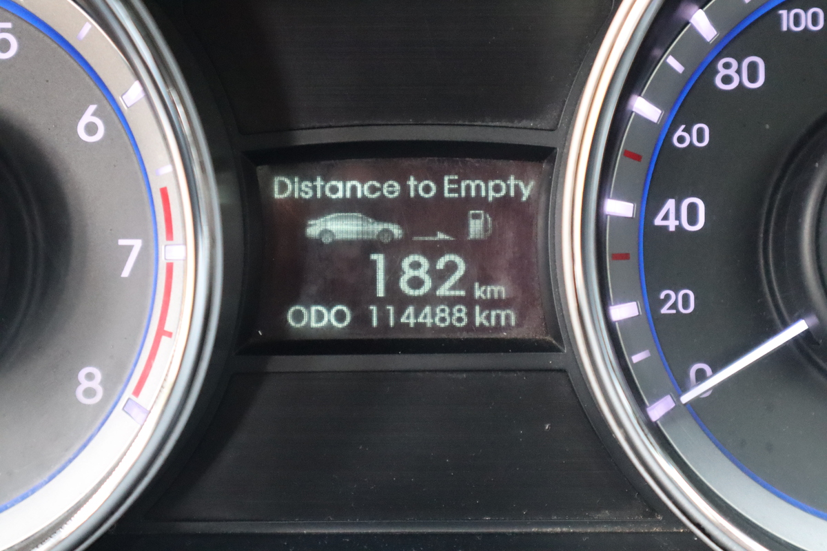 
								Hyundai Sonata I45 2.4 AT full									