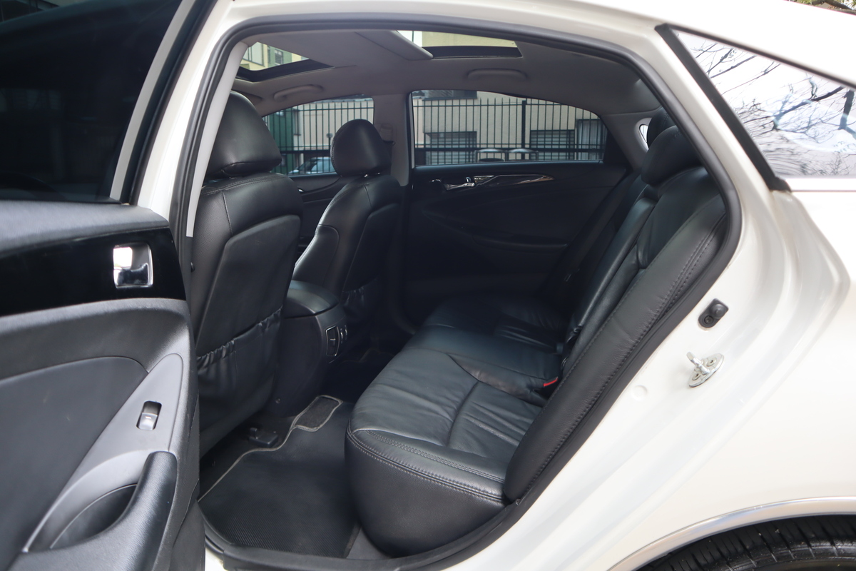 
								Hyundai Sonata I45 2.4 AT full									
