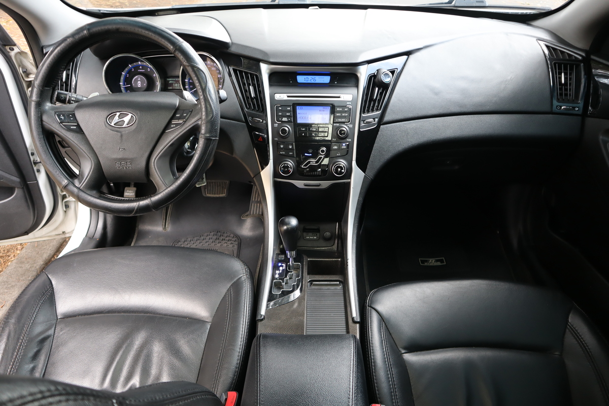 
								Hyundai Sonata I45 2.4 AT full									