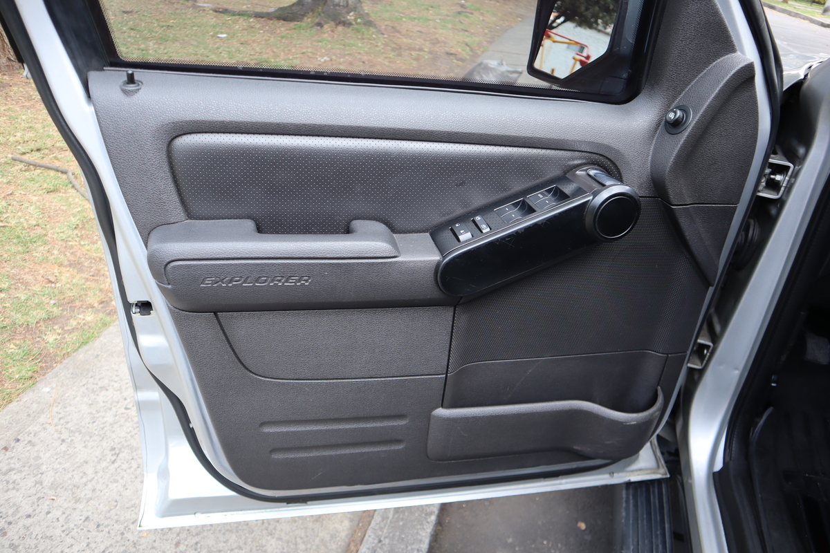 
								Ford Explorer Xlt 4.0 At 7psj 4×4 (blindaje Tipo 3) full									