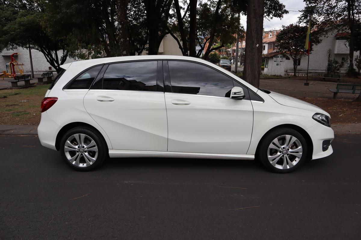 Mercedes-Benz B 180 BlueEfficiency 1.6 TP T 5P