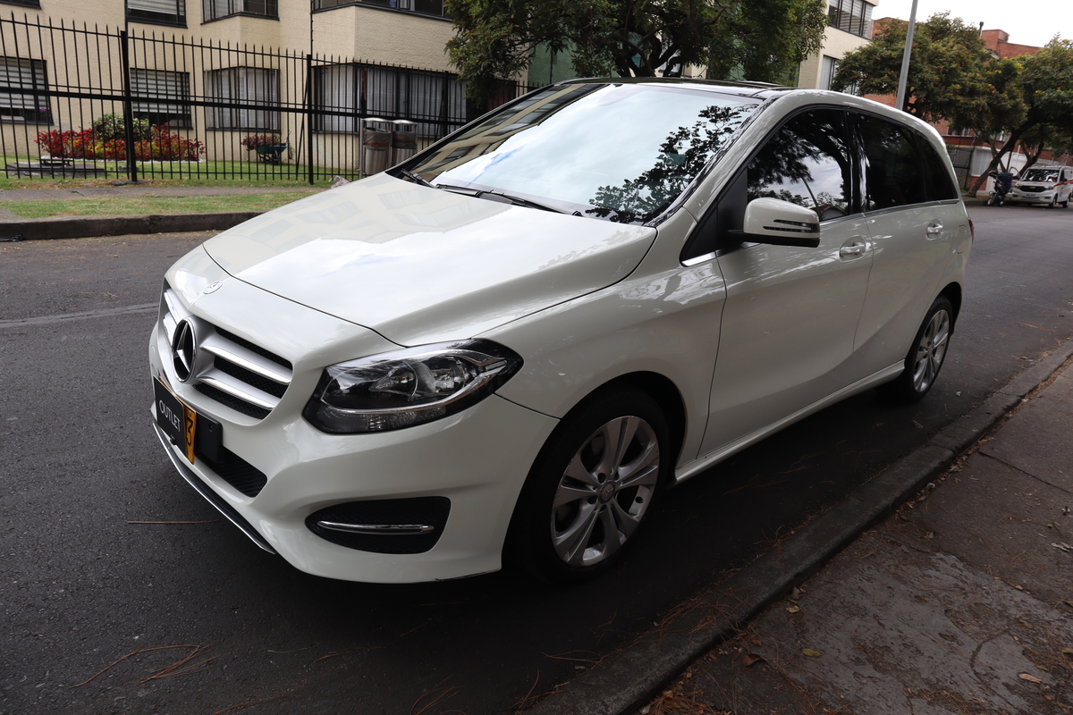 
								Mercedes-Benz B 180 BlueEfficiency 1.6 TP T 5P full									