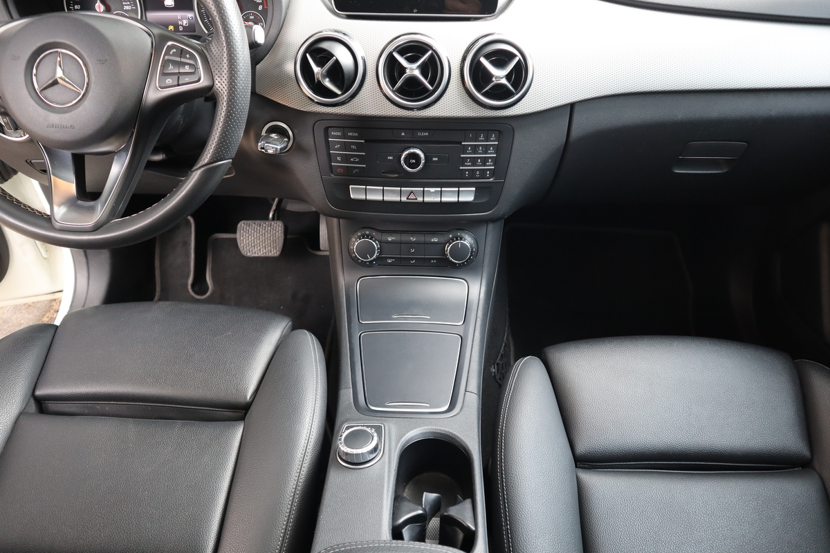 
								Mercedes-Benz B 180 BlueEfficiency 1.6 TP T 5P full									