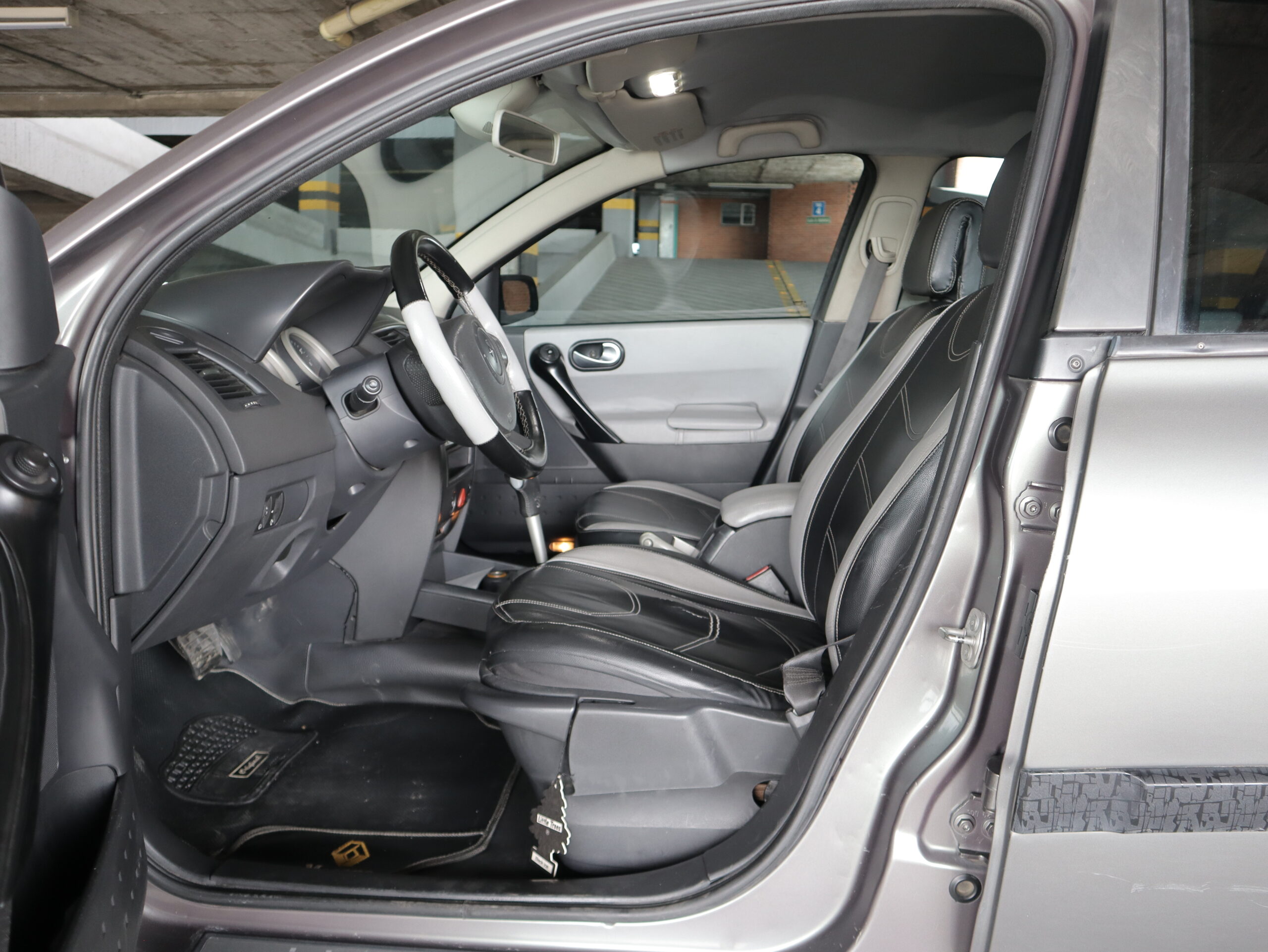 
								Renault Megane Expression 2.0 At Abs full									