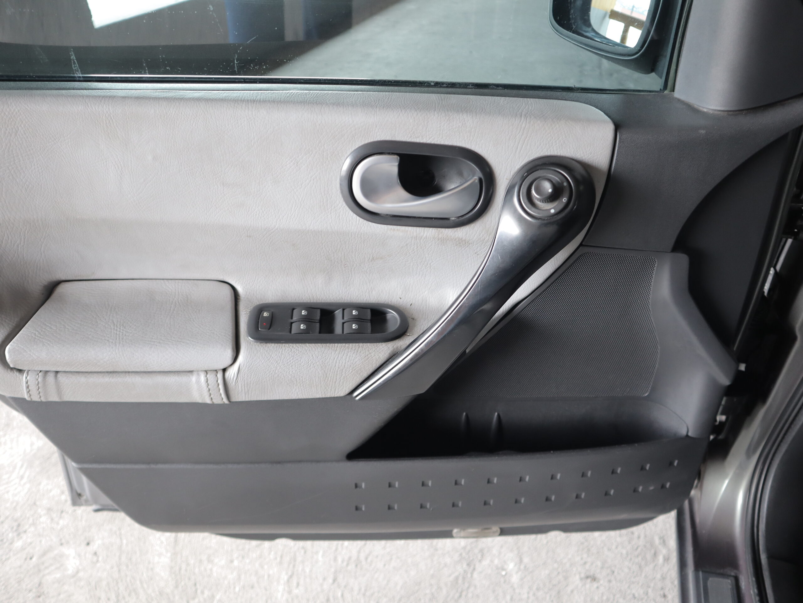 
								Renault Megane Expression 2.0 At Abs full									