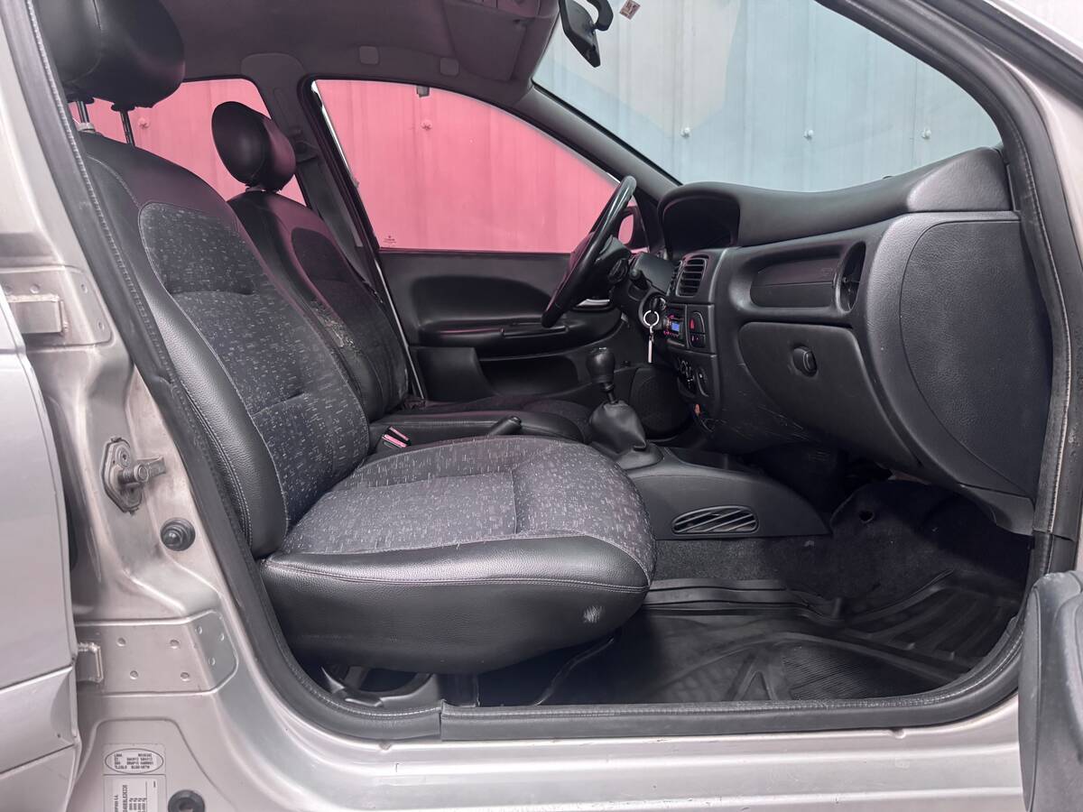 
								Renault Megane Unique 1.6 Mt full									