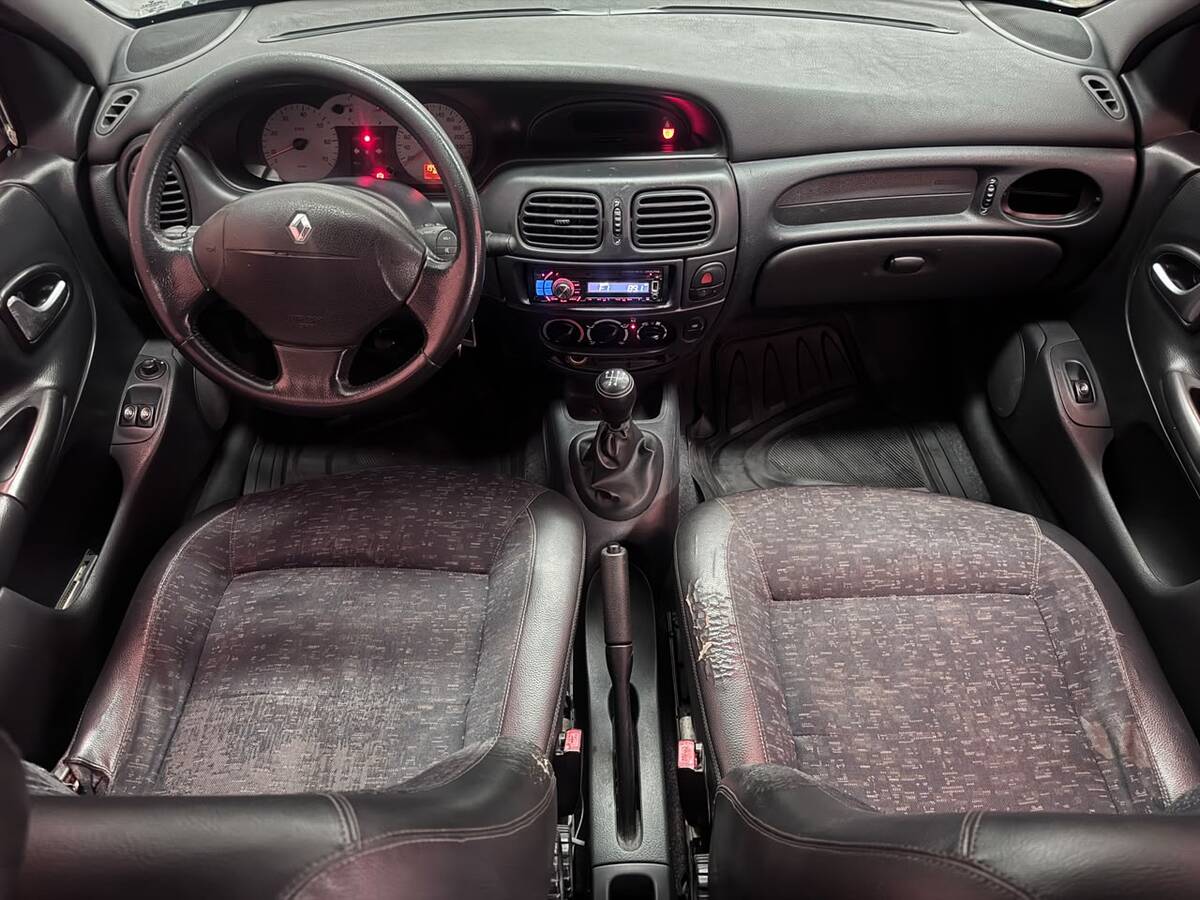 
								Renault Megane Unique 1.6 Mt full									