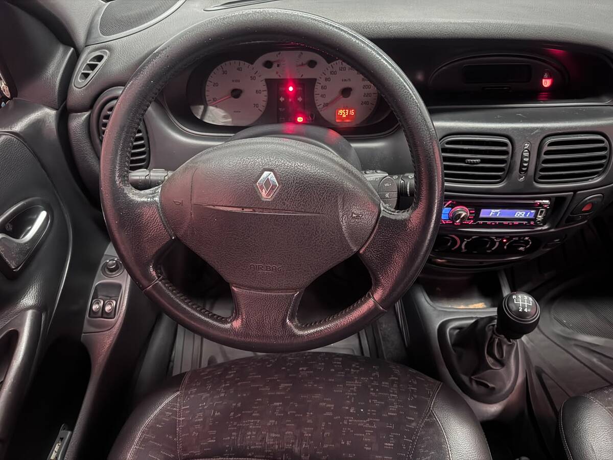 
								Renault Megane Unique 1.6 Mt full									