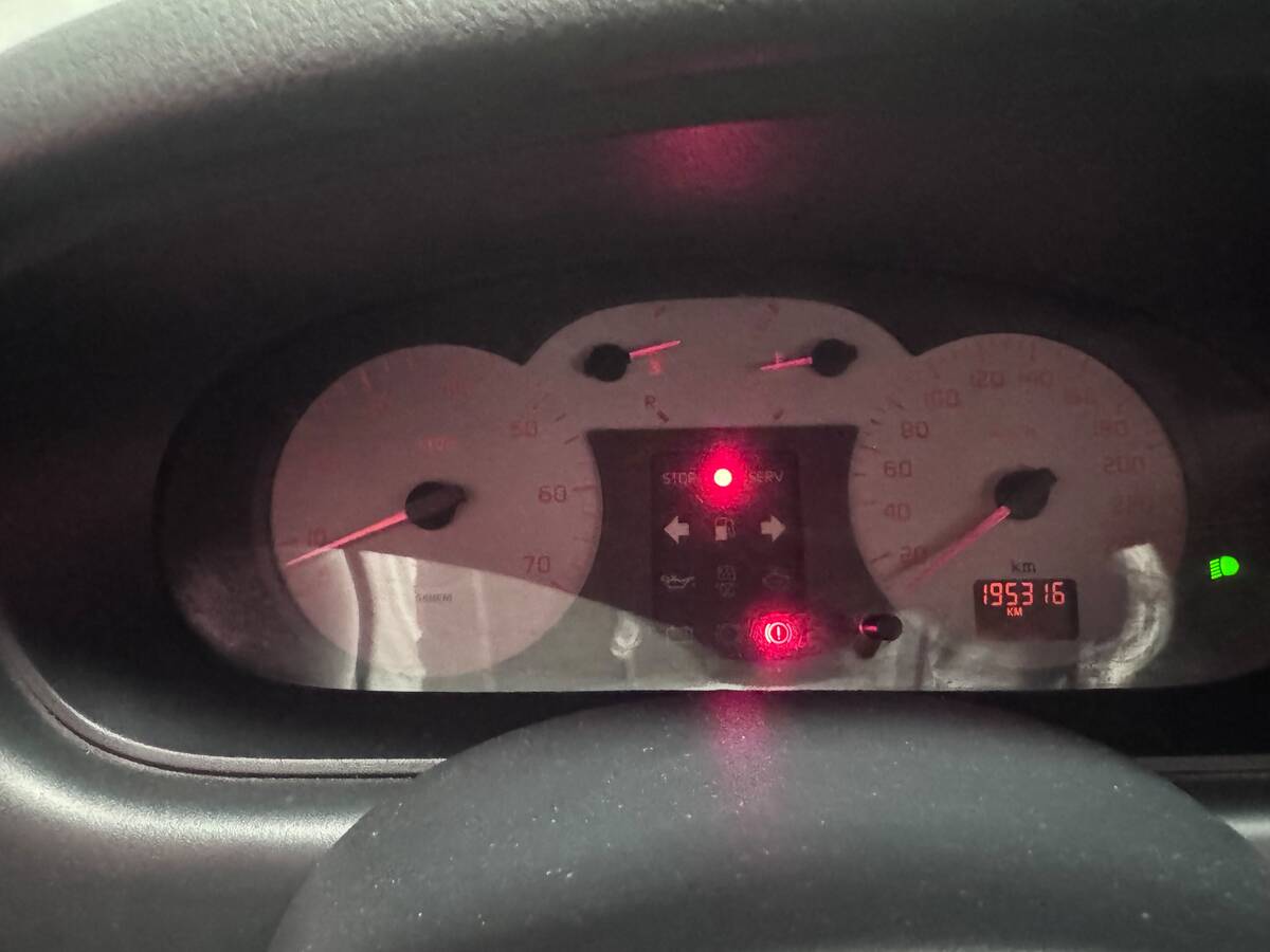 
								Renault Megane Unique 1.6 Mt full									
