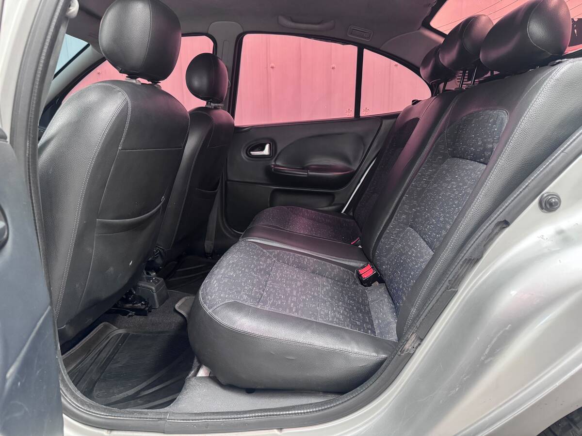 
								Renault Megane Unique 1.6 Mt full									