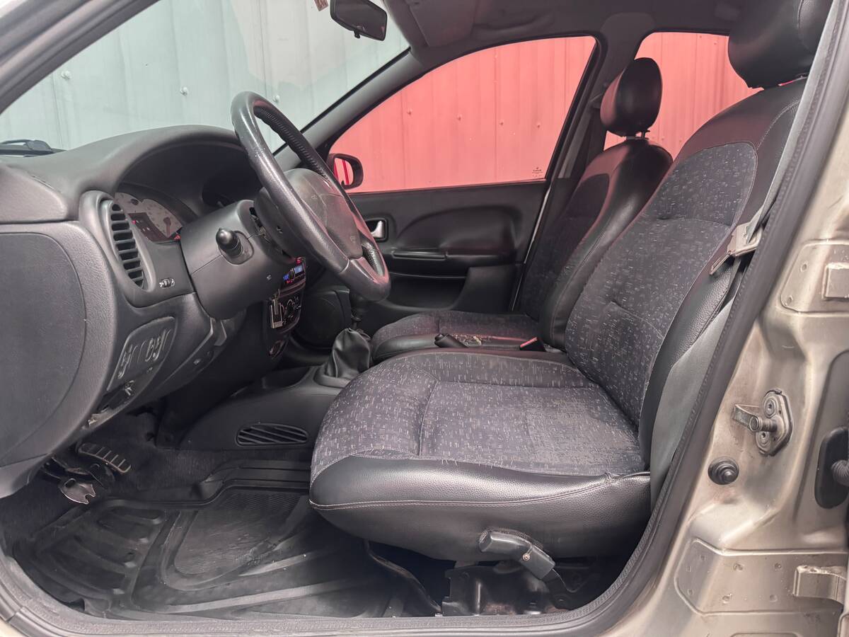 
								Renault Megane Unique 1.6 Mt full									